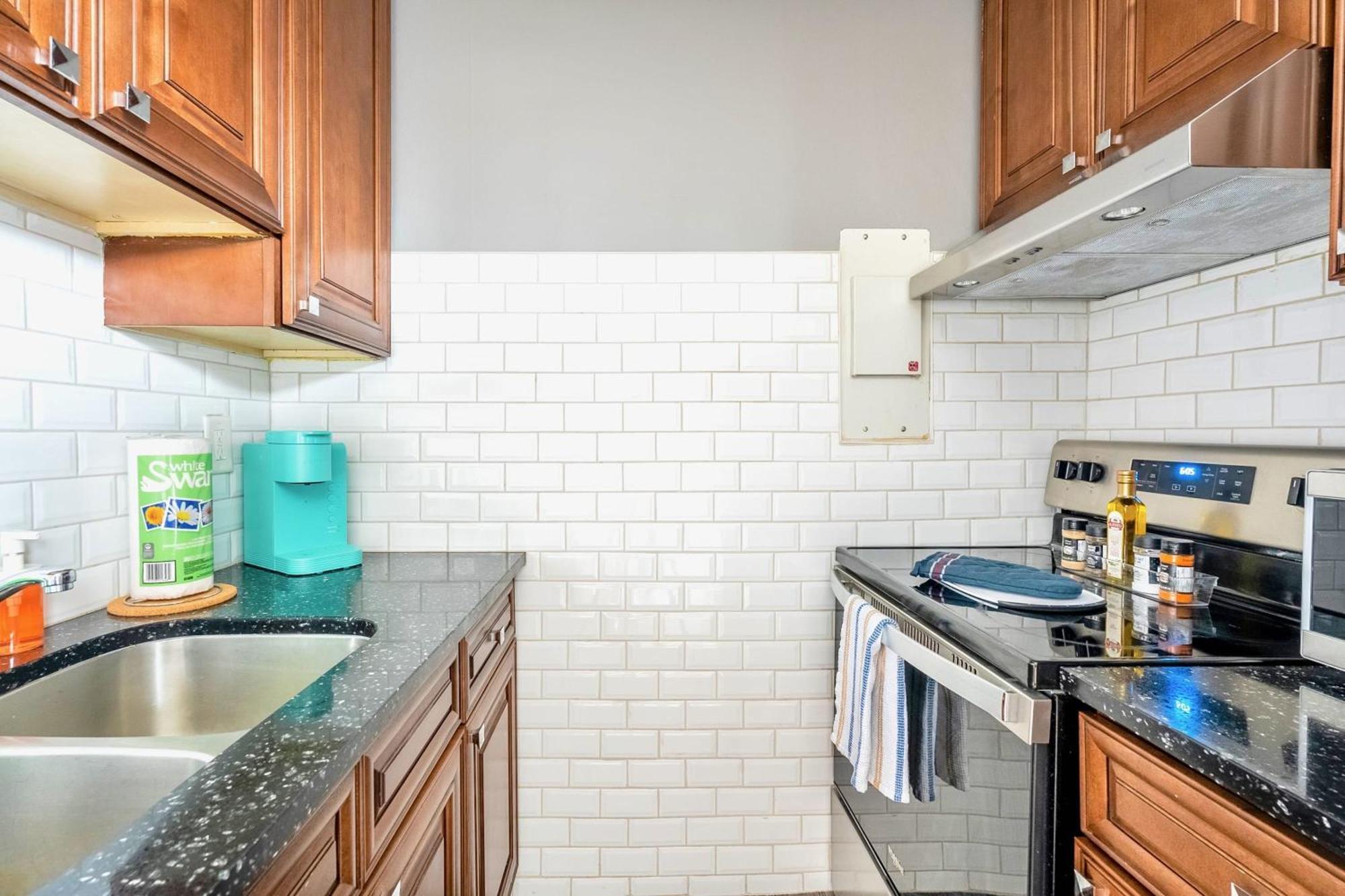 Апартаменты Newly Renovated 2Br Unit In Glenview West Гамильтон Экстерьер фото